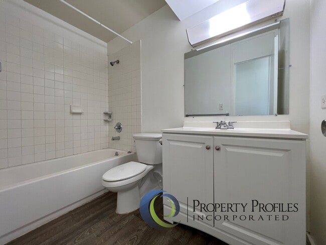 Building Photo - Puuhale Gardens 2 bedroom 1 bath apartment...