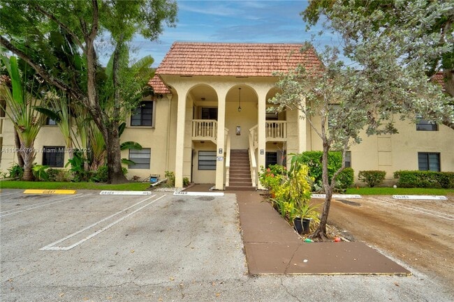 Building Photo - 136 S Cypress Rd