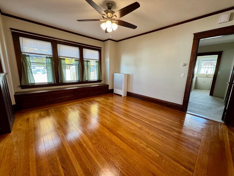 Building Photo - 16 Davis Ave