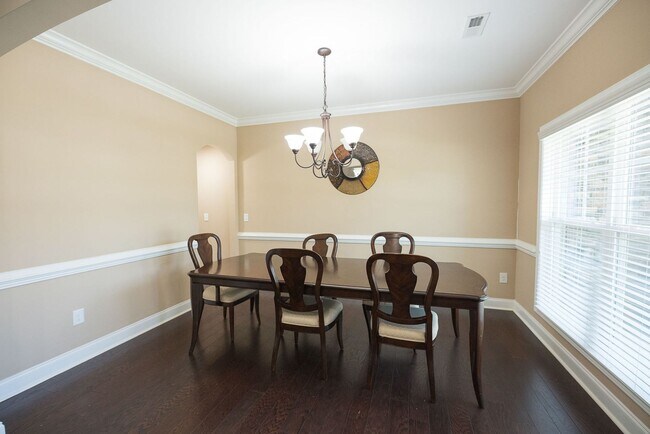 Building Photo - Spacious stunning 5-Bedroom 4 bathroom Home in a Desirable Neighborhood in Summerfield NC