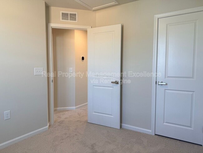 Building Photo - 372 Grand Silo Rd