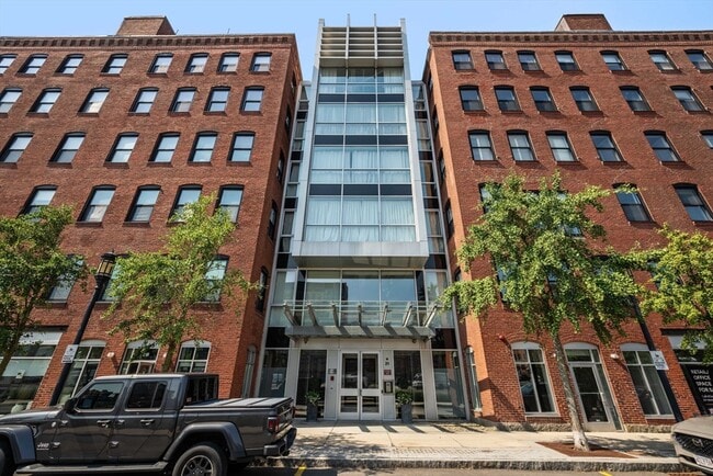 Building Photo - 21 Wormwood St