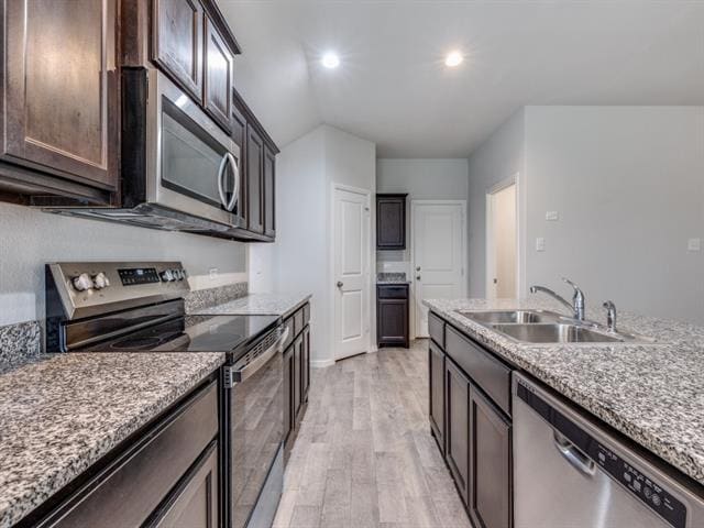 Building Photo - 545 Houndstooth Dr