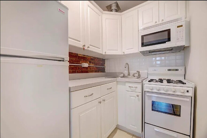 Building Photo - 106 E 30th St