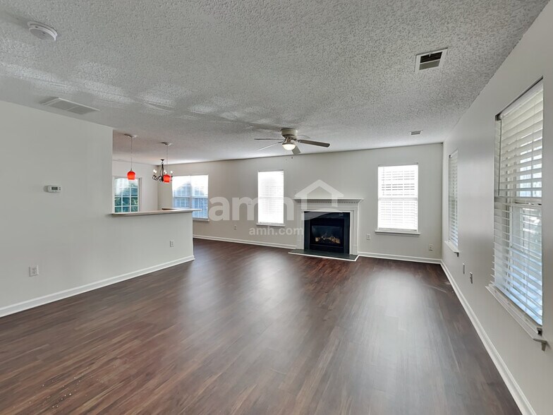 Building Photo - 155 Mott Rd