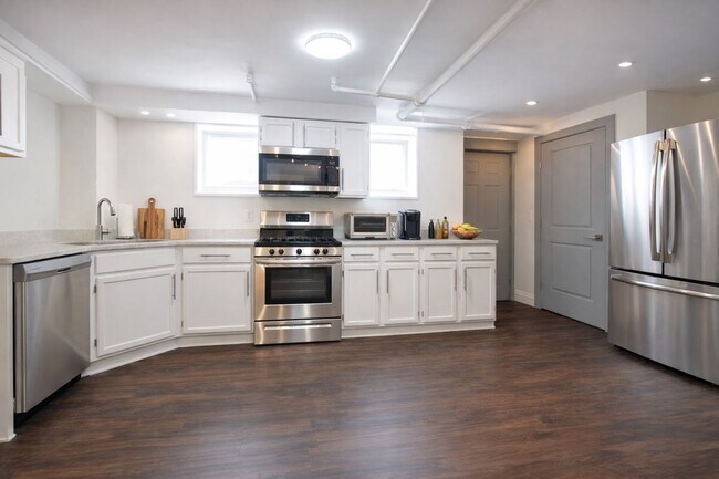 Interior Photo - 306 Bryant Ave