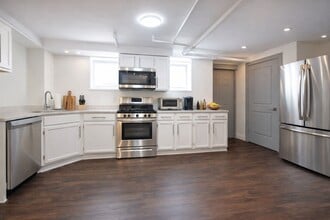 Building Photo - 306 Bryant Ave