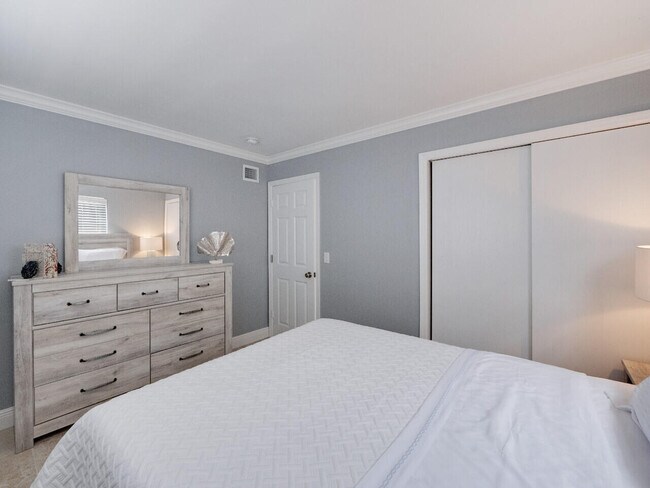 Building Photo - 1236 Beach Rd