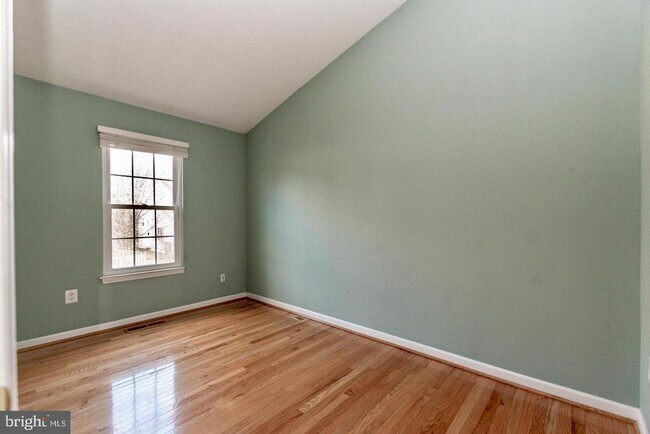 Building Photo - 1020 Smartts Ln NE