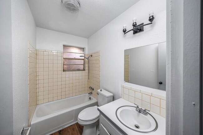 Building Photo - 911 SW 35th St