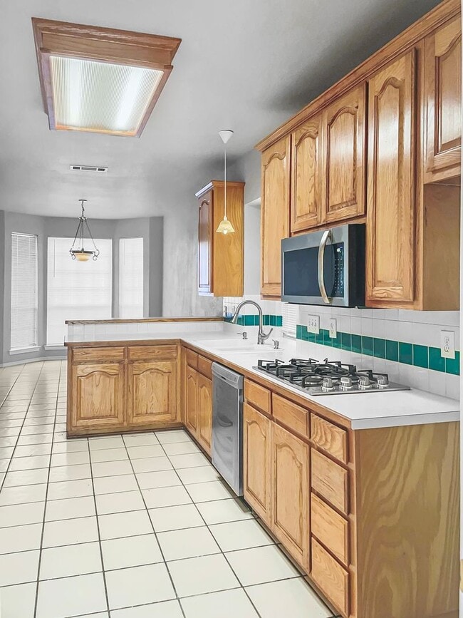 Building Photo - Beautiful 2 Story Home with Greenbelt Views!