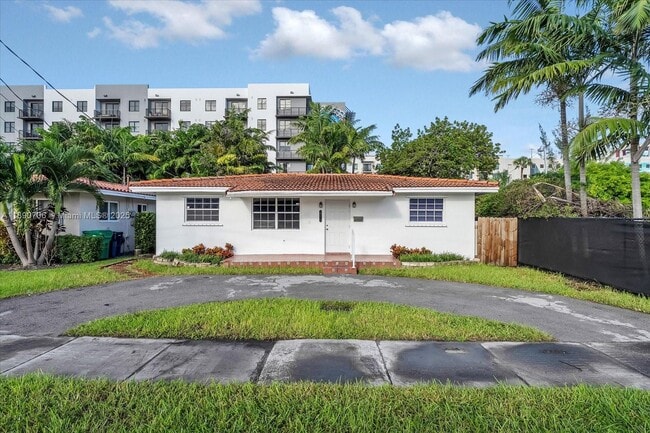 Primary Photo - 4090 SW 69th Ave