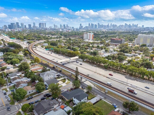 Building Photo - 1411 NW 40th St