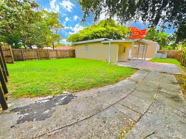 Building Photo - 410 Pinecrest Dr