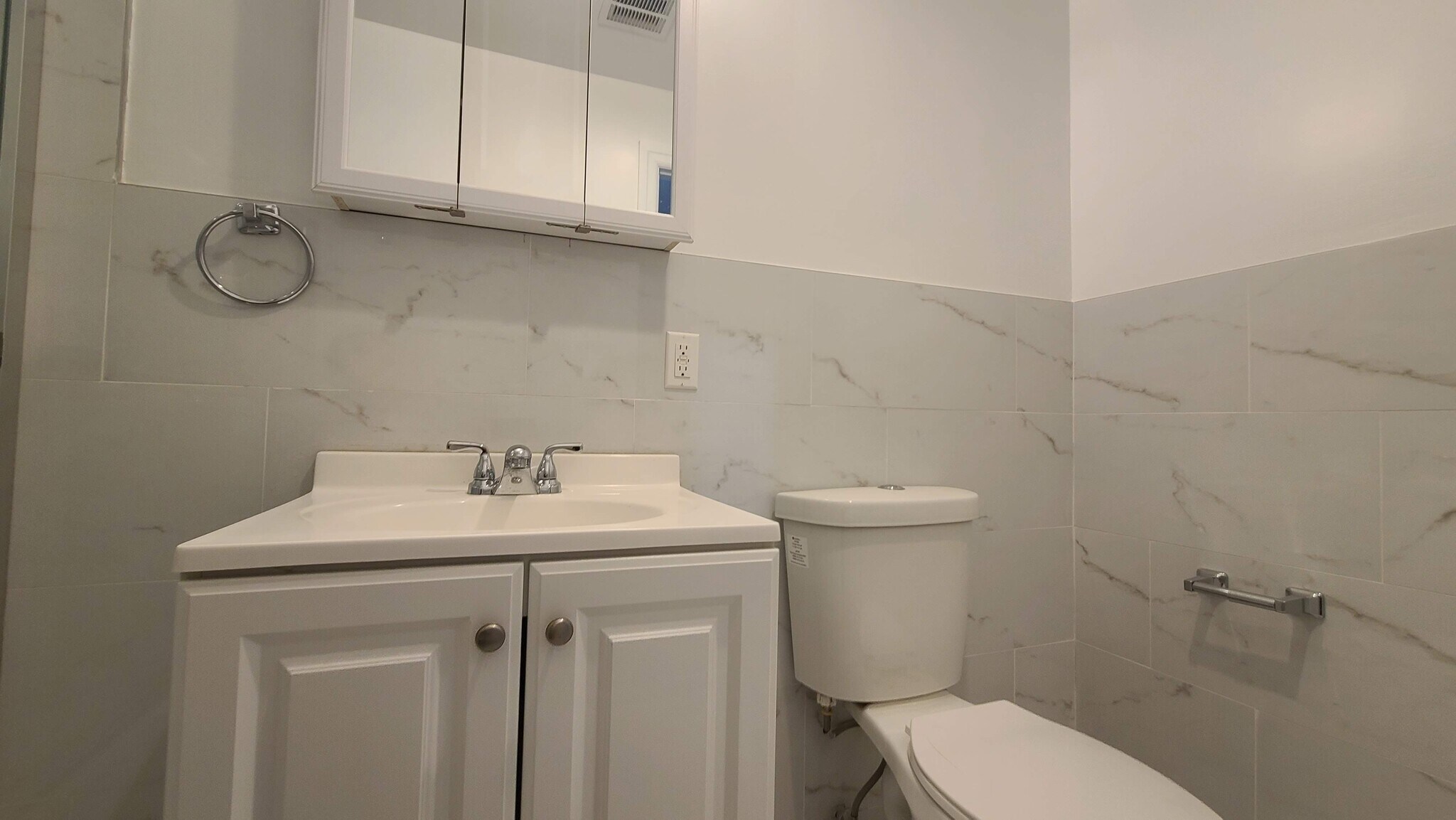 Building Photo - 100 Griffith St