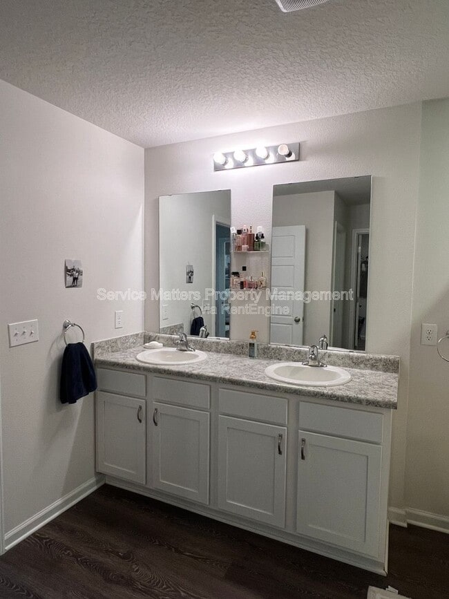 Building Photo - 921 Lovebird Ct