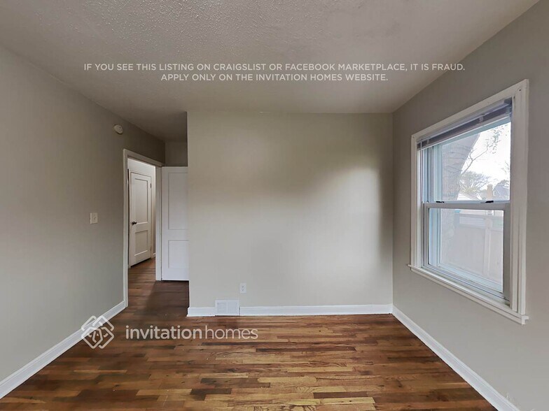 Building Photo - 5604 23rd Ave S