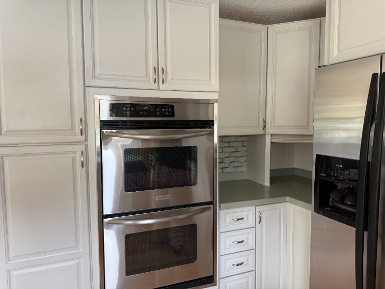 Building Photo - 8771 Bay Pointe Dr
