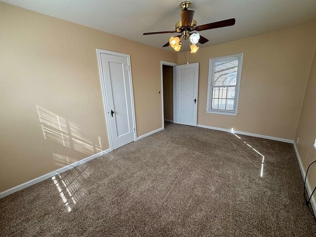 Building Photo - 2330 W Randolph Ave