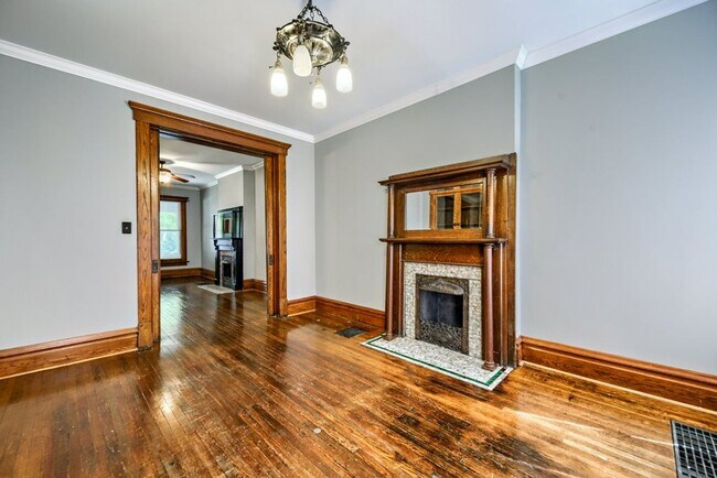 Building Photo - Short North / Victorian Village Stunning Single Family House!