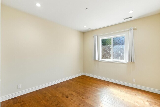 Building Photo - 313 N Eldorado St