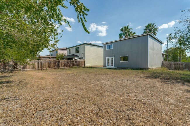 Building Photo - 3-BEDROOM HOME IN CANDLEWOOD PARK