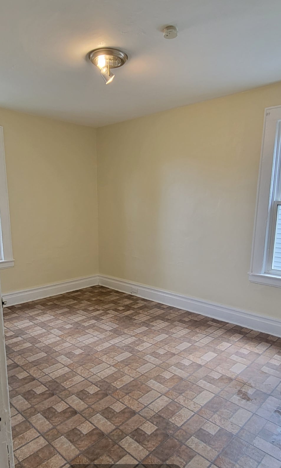 Building Photo - 82 Smith St