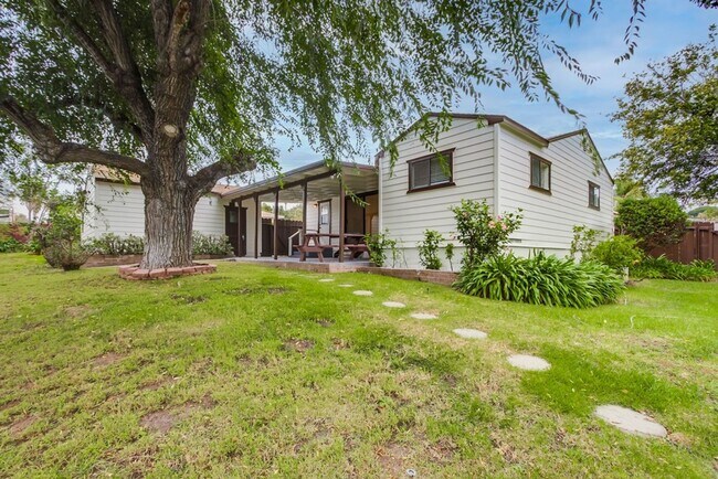 Building Photo - Charming Fully Remodeled 3-Bedroom Home in...