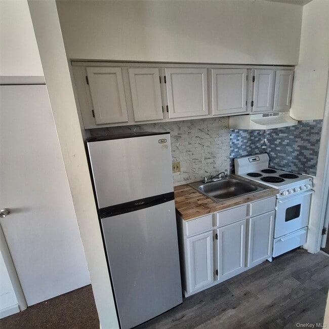 Building Photo - 83 Franklin St