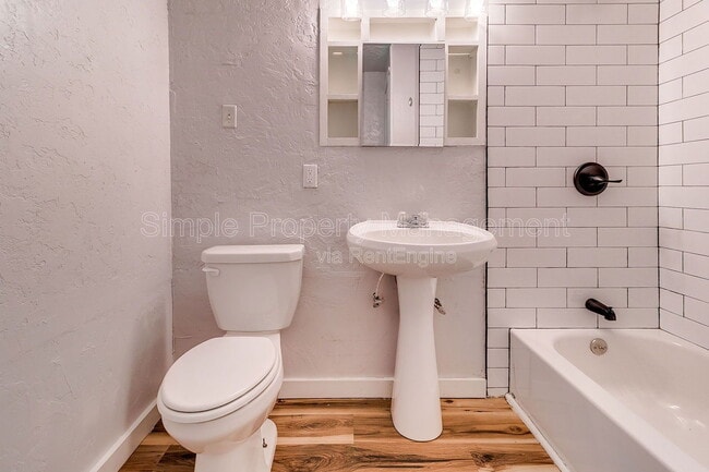 Building Photo - 620 W Acres St