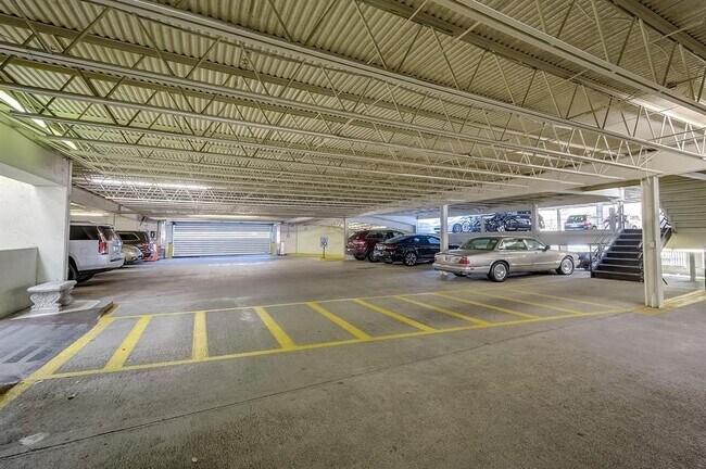 Building Photo - 5001 Woodway Dr