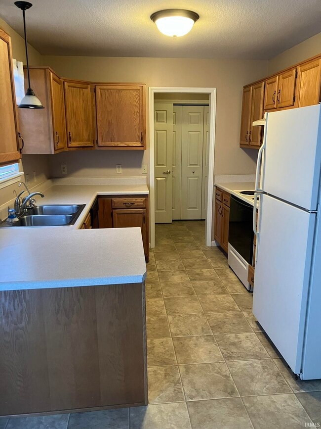 Building Photo - 9509 Hidden Village Pl