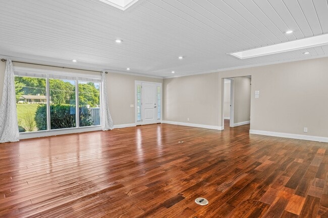 Building Photo - 10030 Tan Rara Dr