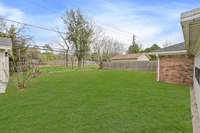 Building Photo - 5618 Bankside Dr