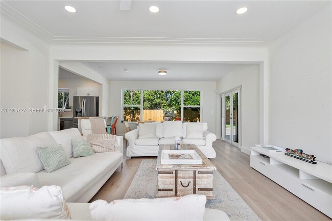 Building Photo - 10801 Peachtree Dr