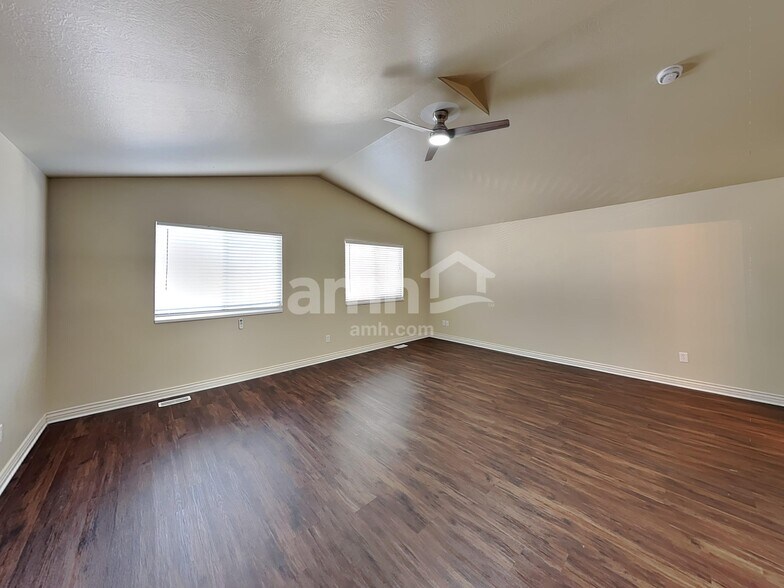 Building Photo - 856 E 2150 S