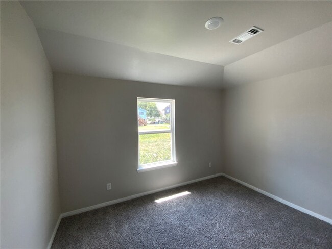 Building Photo - 619 W Bayshore Dr