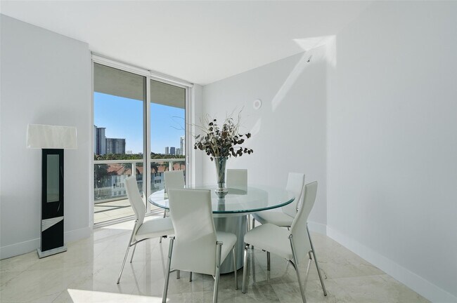 Building Photo - 3030 NE 188th St