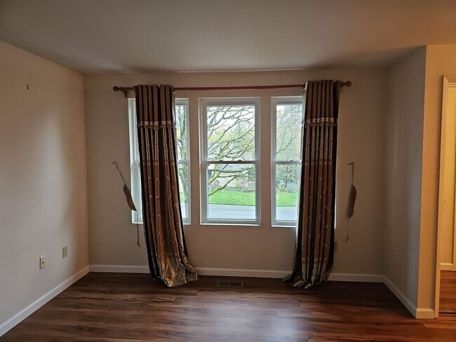 Building Photo - Amazing 3B/3B Single Family Home near Microsoft, prime Redmond location