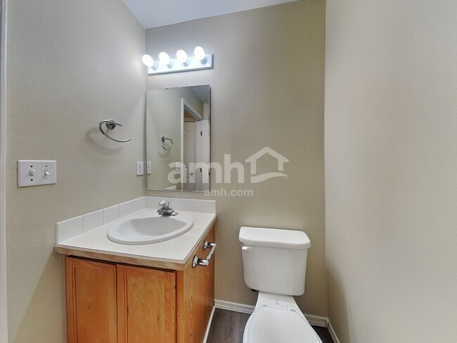 Building Photo - 1364 N El Camino Ave