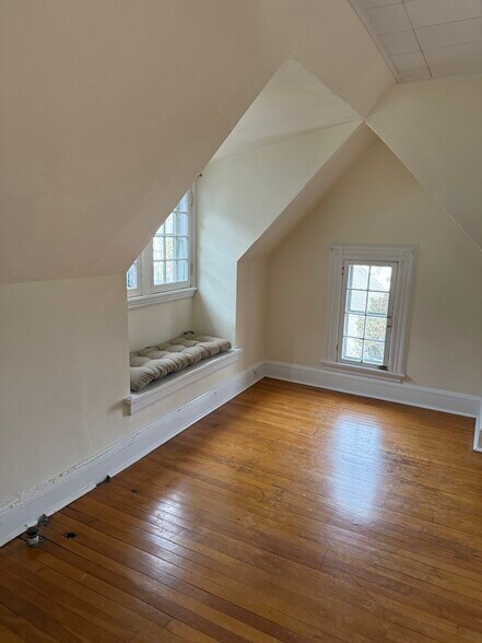 Building Photo - 111 Sycamore Ave