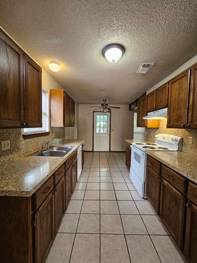 Building Photo - 3413 Pathway Cir