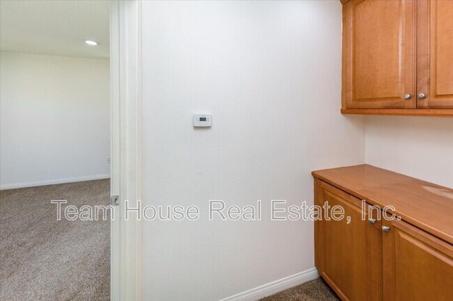 Building Photo - 28440 Mirabelle Ln