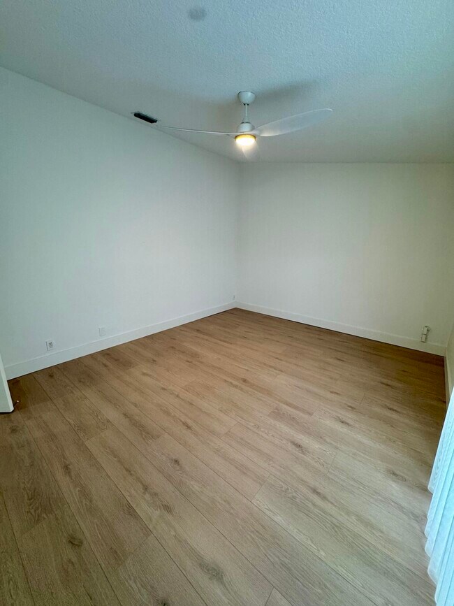 Building Photo - 64 Paxford Ln