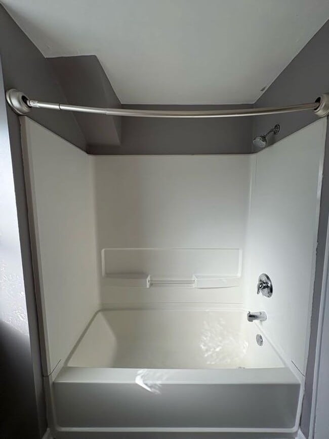 Building Photo - Three bedroom two bathroom home for rent