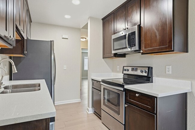 Building Photo - 1688 Branham Park Pl