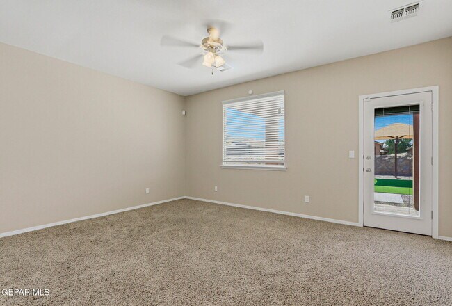 Building Photo - 14458 Vincent Kalel