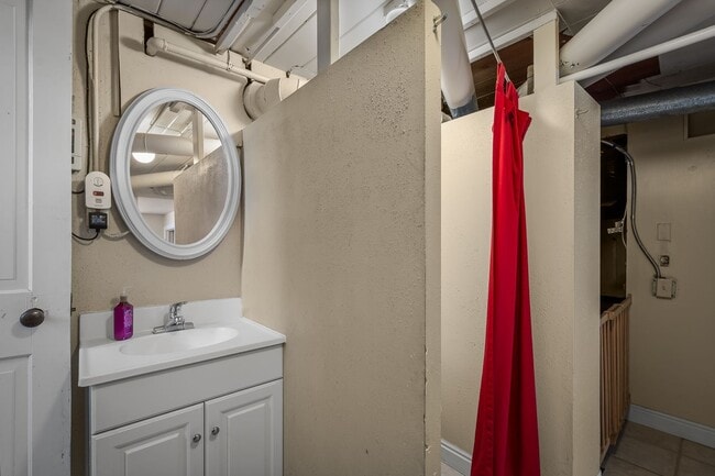 Building Photo - 720 N Foote Ave