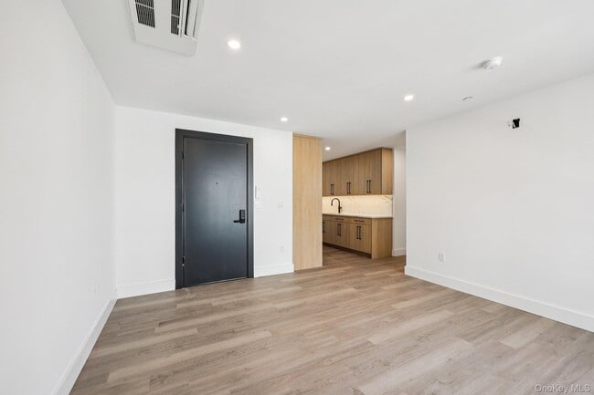 Building Photo - 325 Manville Rd