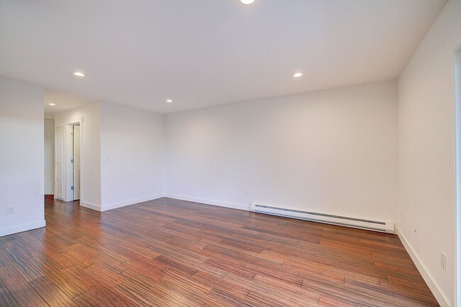 Building Photo - 2bd/1ba Kirkland Condo